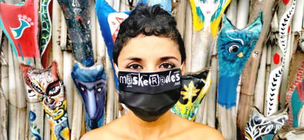 Get a pair of makerades.net masks !